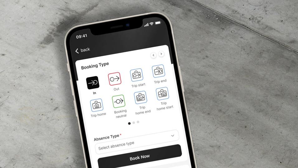 La app MyPrimion en la pantalla de un teléfono móvil para el registro móvil de tiempos 